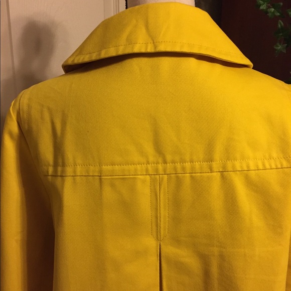 Gap very cute yellow jacket size medium - Picture 5 of 9